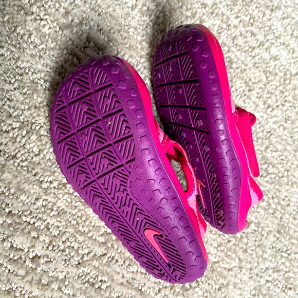 Nike toddler watershoes/sandals/pool shoes/runners/slippers. - Picture 3 of 3